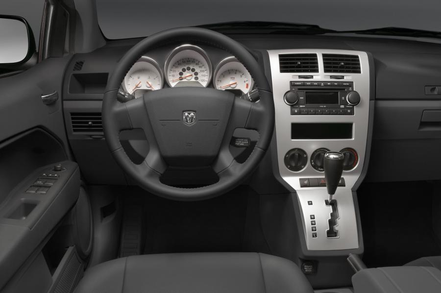  Dodge Caliber 2007 года  (фото 12 из 143)
